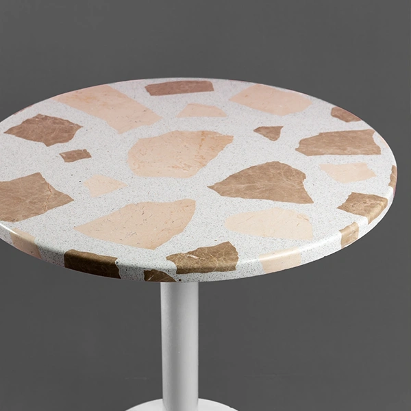 Plateau de table ''palladiana'' décoré de grandes pièces de marbre brun et crème