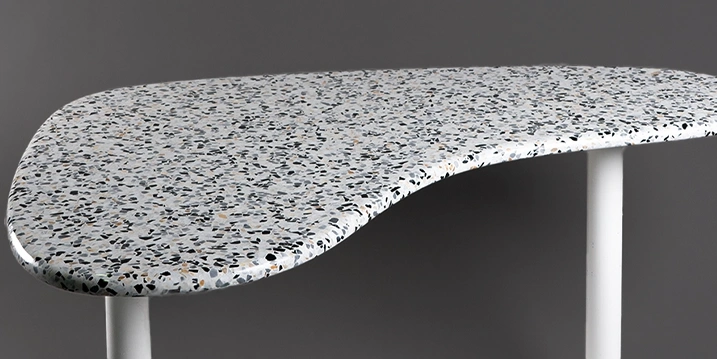 Plateau en Terrazzo pour bureau de forme ''haricot'' ''kidney shape''
