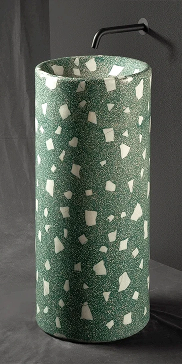 Lavabo sur pied en Terrazzo vert et marbre blanc.