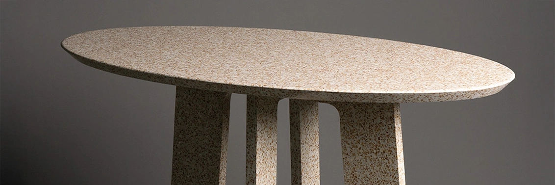 Pietement moderne pour une table d'appoint en Terrazzo crême
