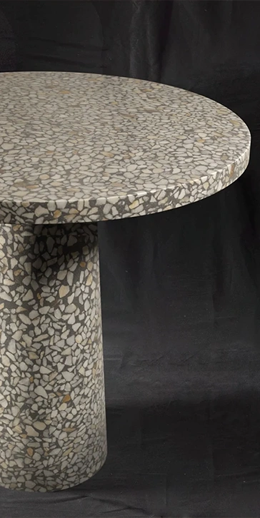 Pied central en Terrazzo pour une petite table ''champignon''
